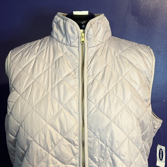 Old Navy Diamond Quilted Lightweight Zip Up Vest (NWT) - Picture 4 of 13